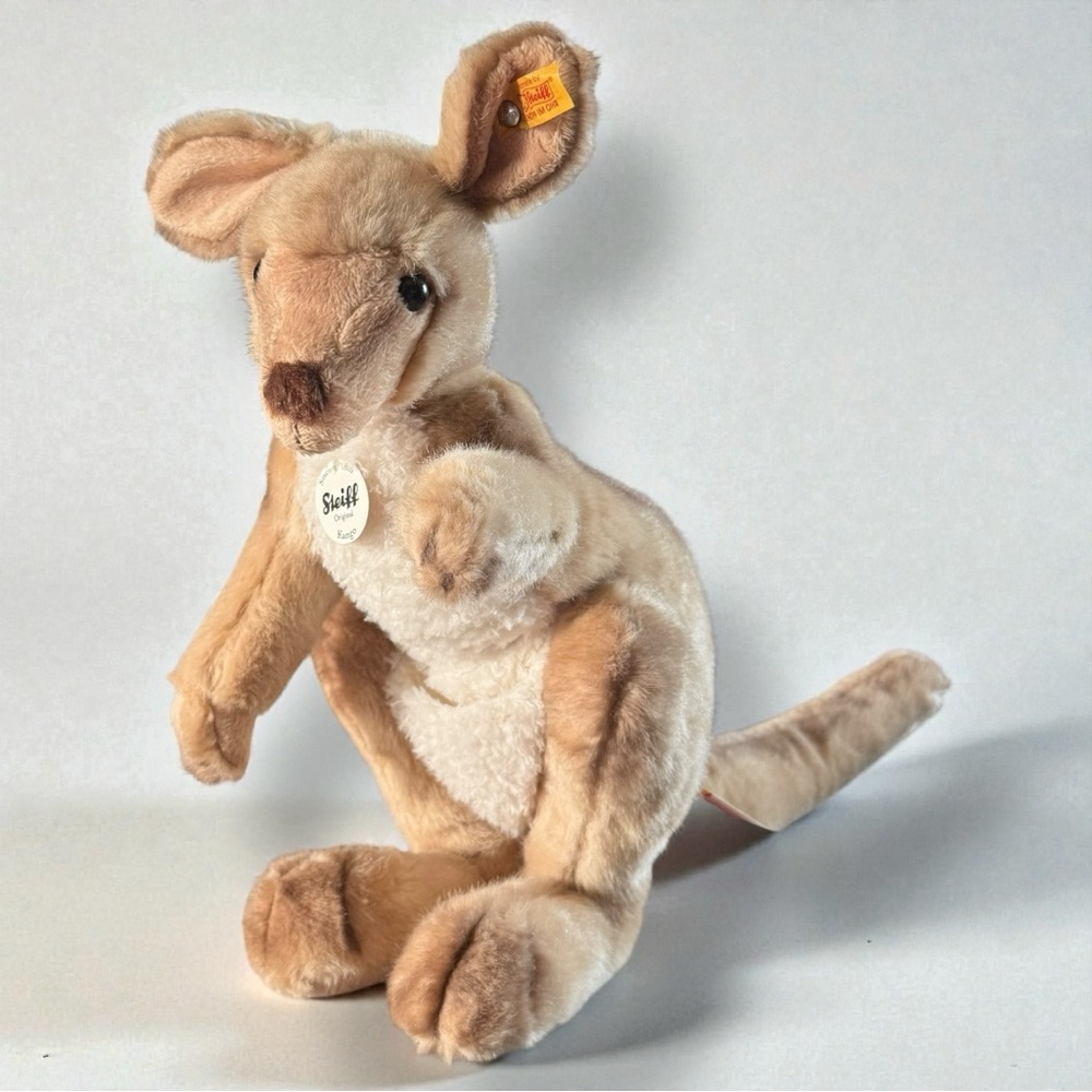 Steiff Kango Kangaroo 40 without baby. NWT